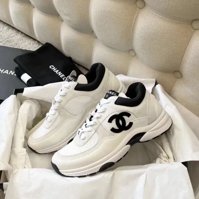 Chanel Sneaker CC Logo