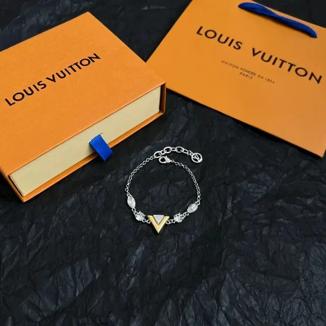 Louis Vuitton Chain Bracelet V Logo with Crystals