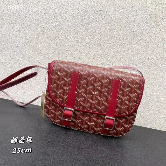 邮差包枣红色