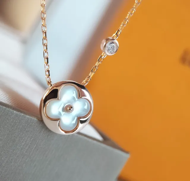 Van Cleef & Arpels Alhambra Pendant Mother-of-Pearl and Diamond