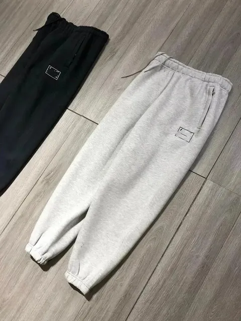 浅灰色