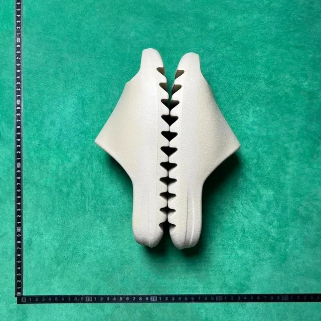 Yeezy Foam Runner Bone