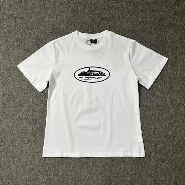 Graphic T-Shirt Island Print