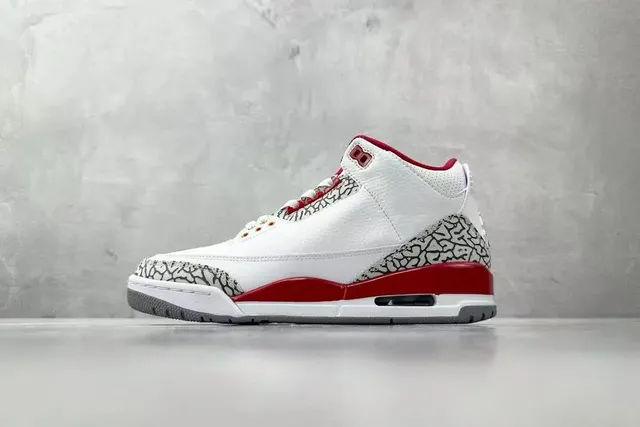 Air Jordan 3 True Red