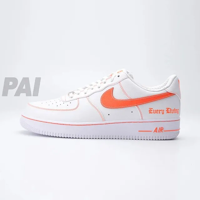 白色 vlone