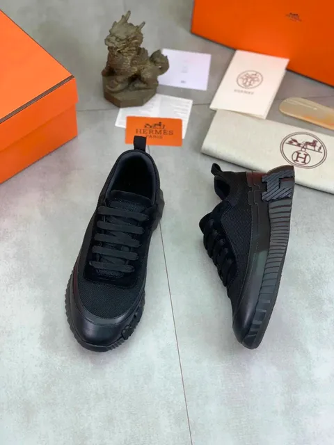 Hermès Run All Black