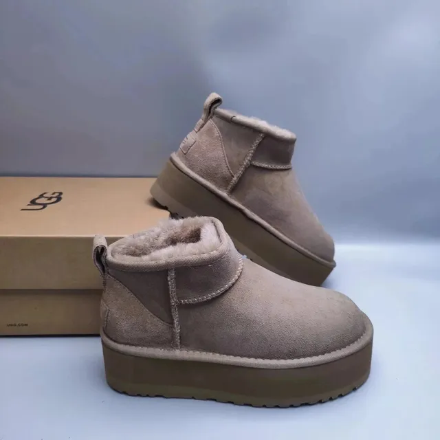 UGG Mini Platform Classic Suede