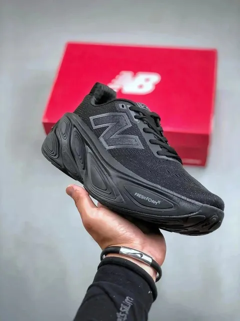 New Balance 9060 Triple Black