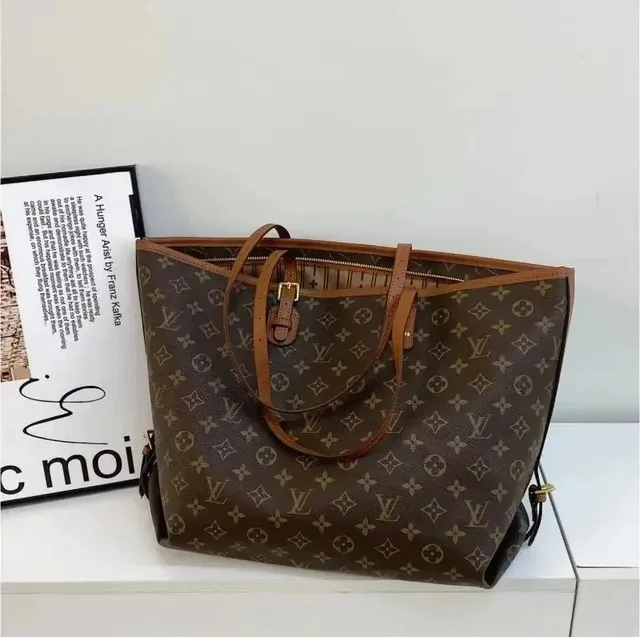 Louis Vuitton Neverfull Monogram Canvas