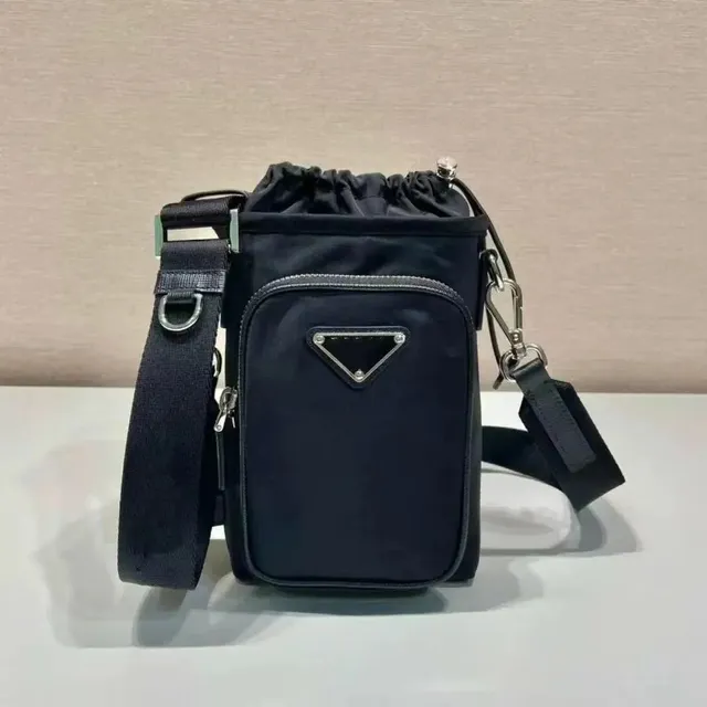 Prada Re-Edition 2005 Nylon