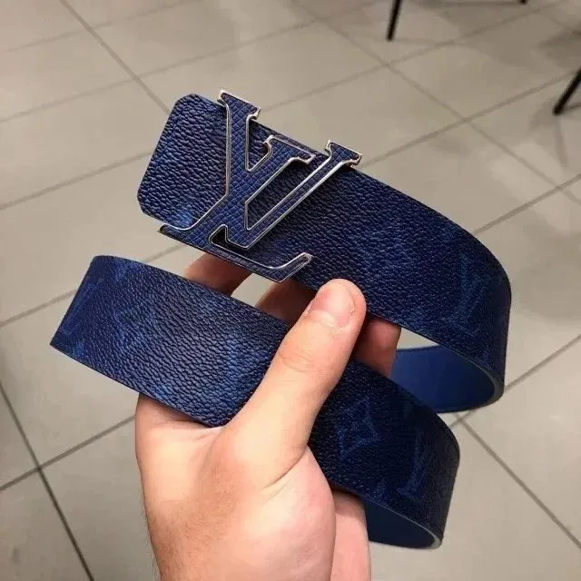 蓝色