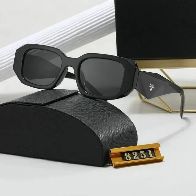 PRADA 黑色