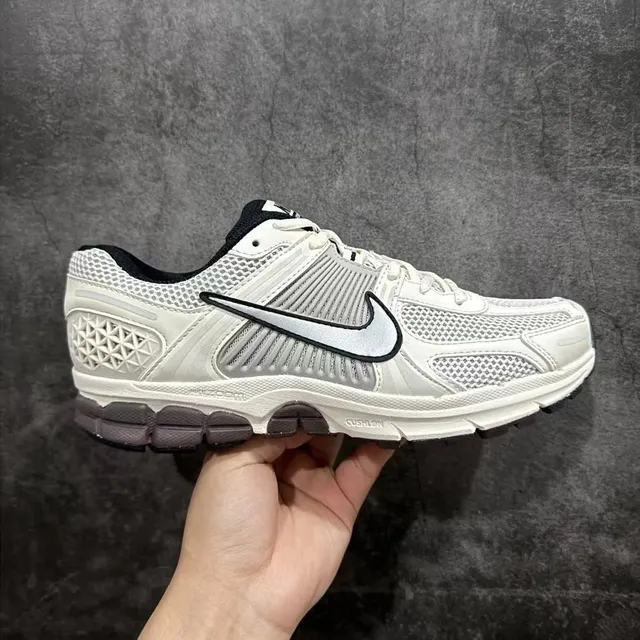 Z版 Nike Vomero5 米银色 FJ2028-001