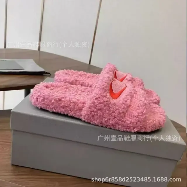 Nike Air VaporMax Slide Fluffy Pink