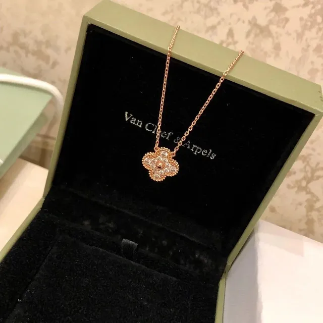 Van Cleef & Arpels Alhambra Pendant Four-Leaf Clover with Diamonds