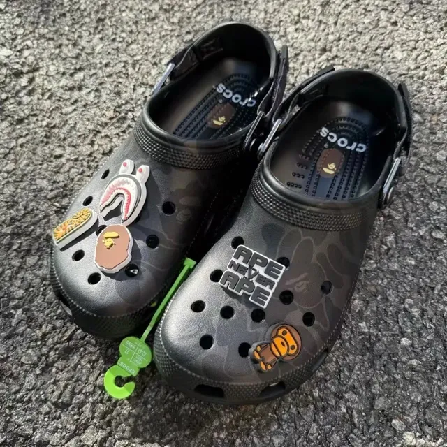 黑色