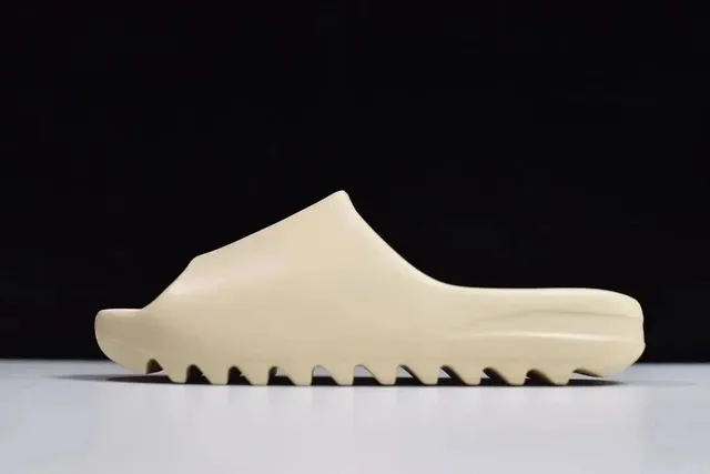 Yeezy Slide Bone