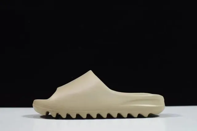Yeezy Slide Bone