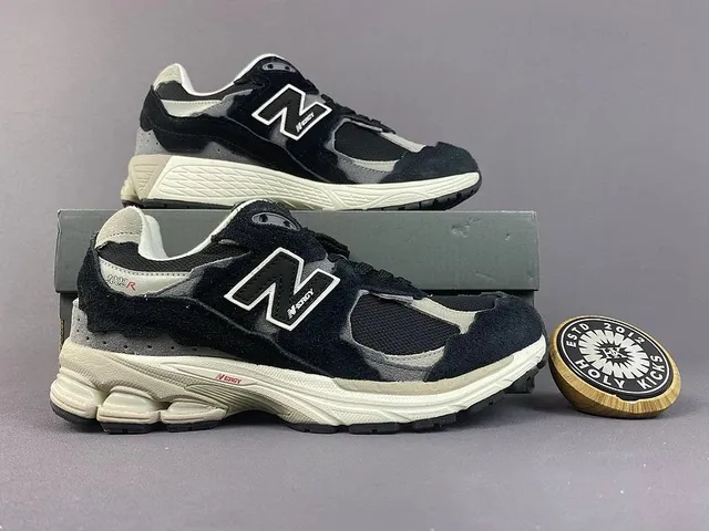 New Balance 2002R