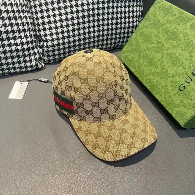 Gucci GG Supreme Cap Web Stripe
