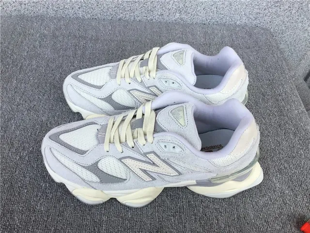 New Balance 2002R Cloud White Grey