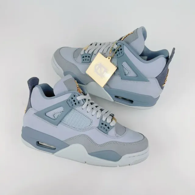 Air Jordan 4 UNC