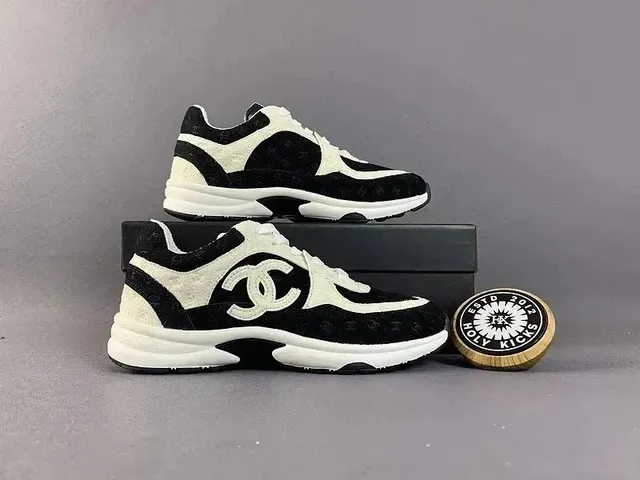 Chanel Sneaker CC Logo