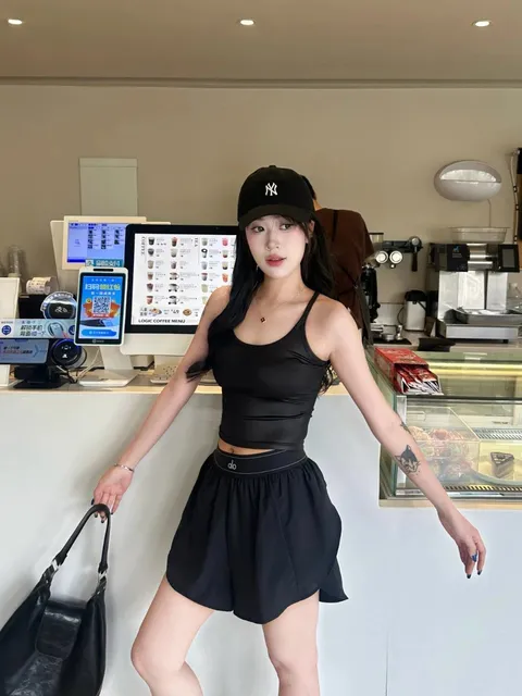 黑色