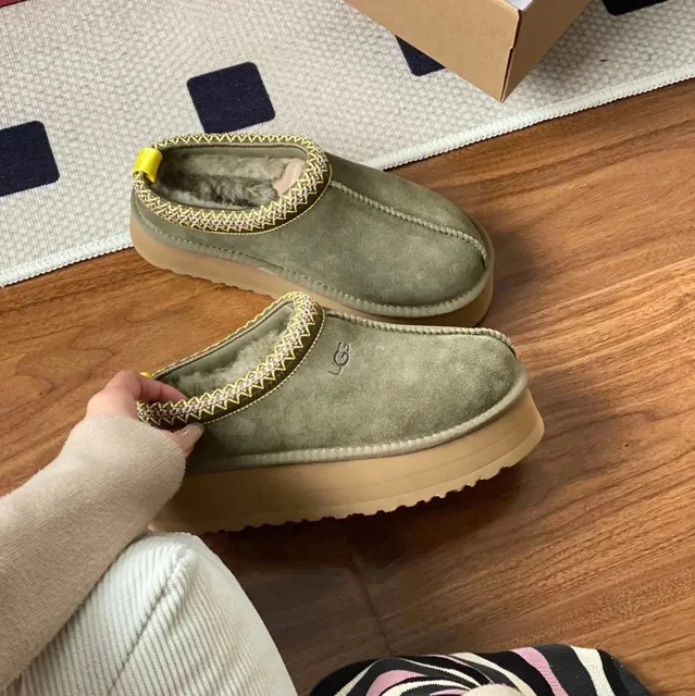 UGG Platform Slipper