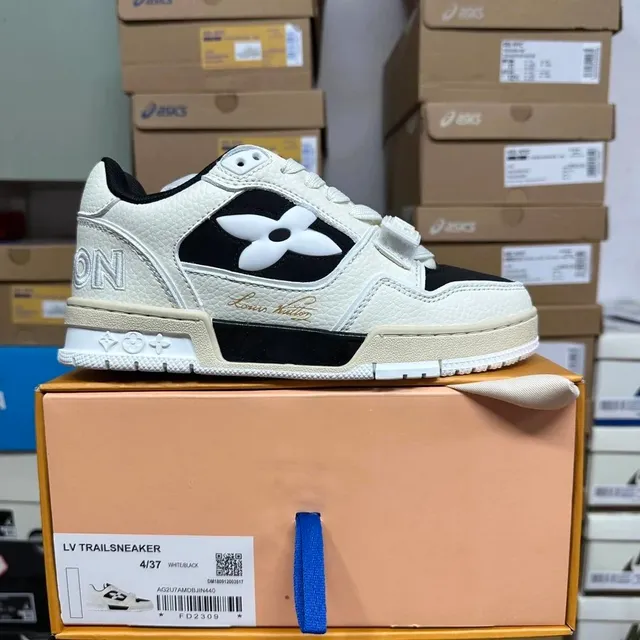 Louis Vuitton sneaker