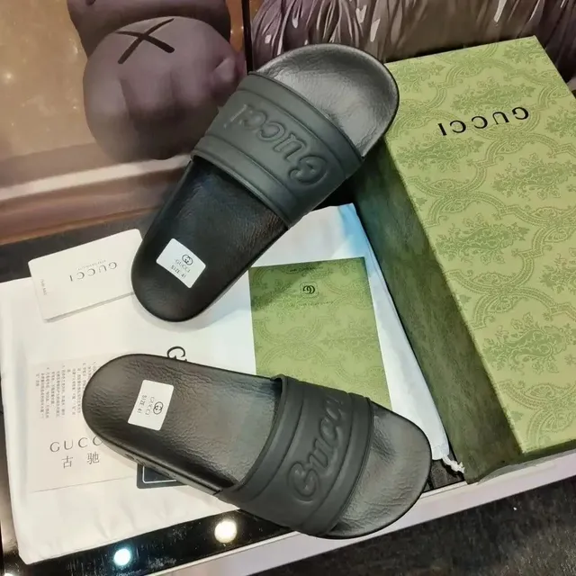 Gucci Slide Sandal GG Logo