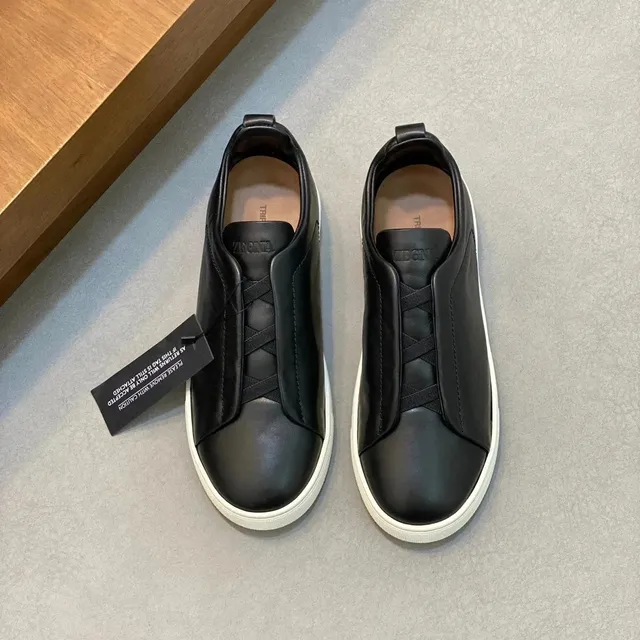 Travis Scott Slip-On Sneaker Black/White