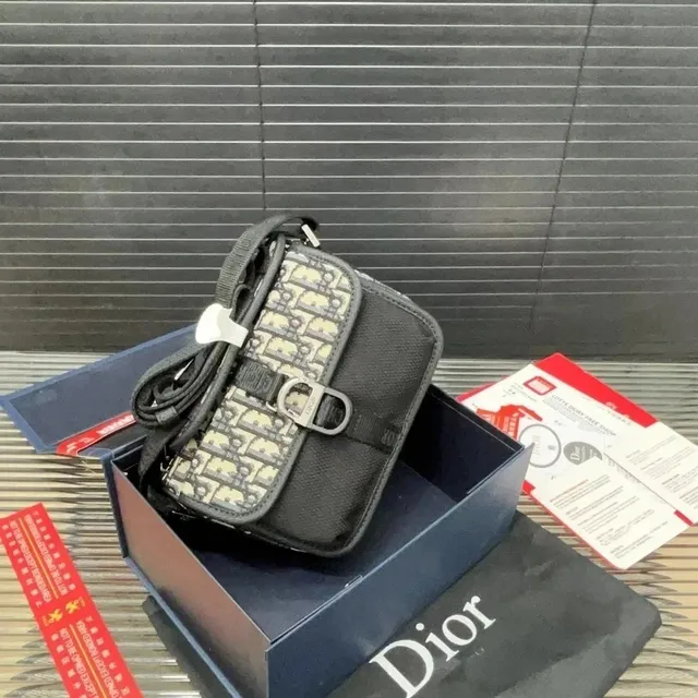 Dior B22 Oblique Print