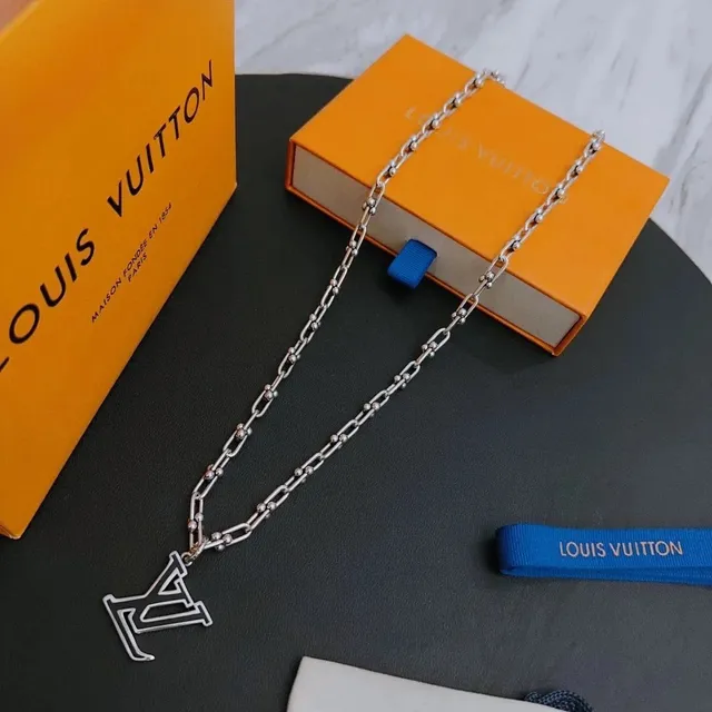 Louis Vuitton LV Chain Necklace Metallic Logo Pendant