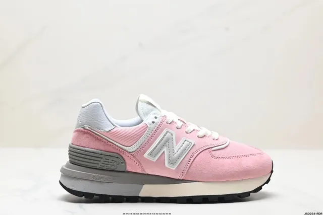 New Balance 574 Suede
