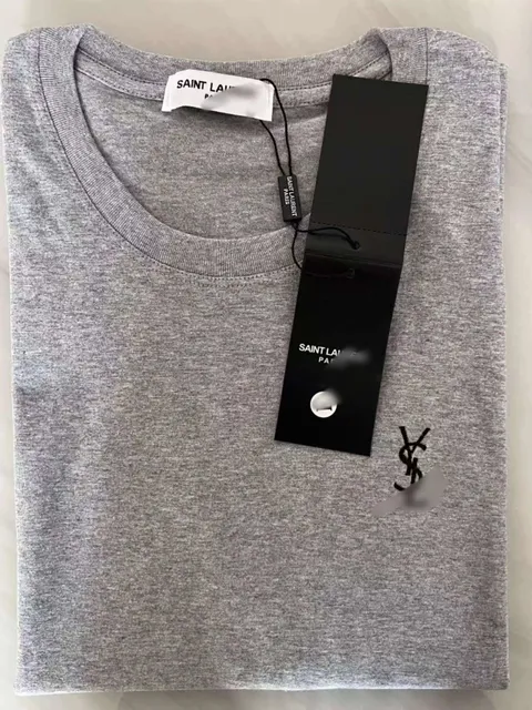 灰色衣服黑小兰