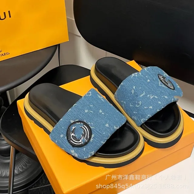圆扣浅牛仔蓝