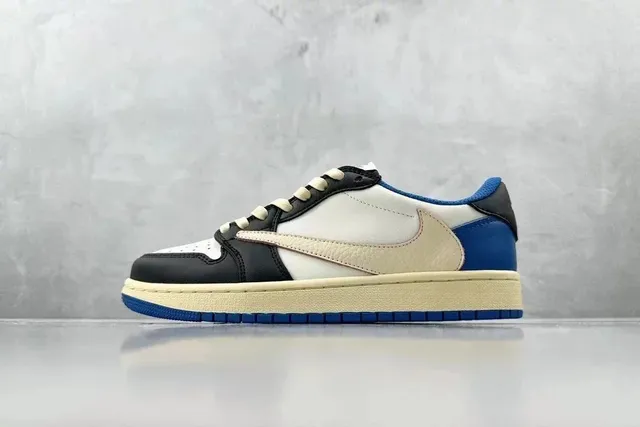 Nike × Travis Scott Dunk Low Reverse Mocha