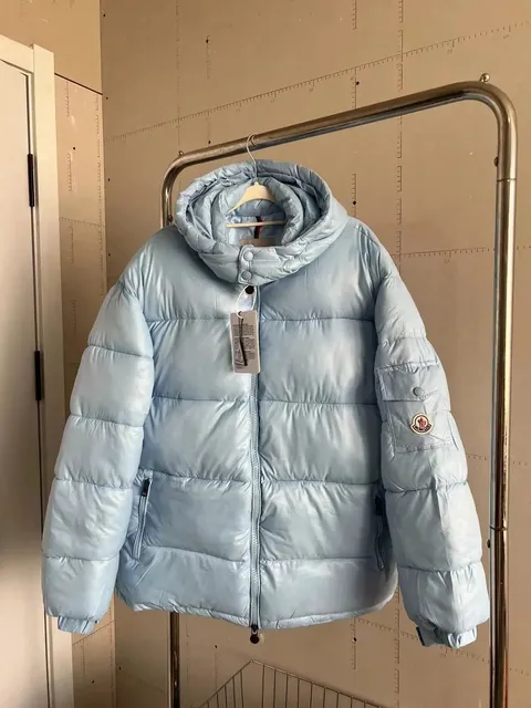 淡蓝色
