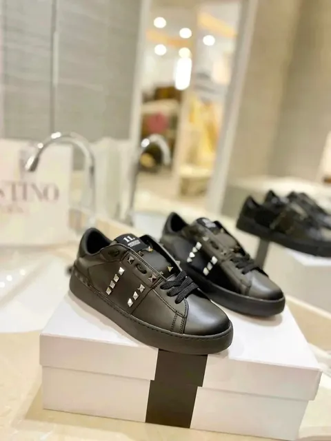 Valentino Rockstud Low Rockstud