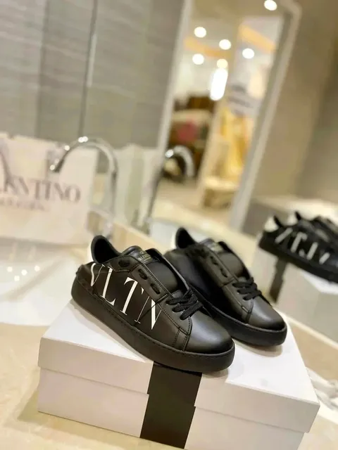 Valentino VLTN Sneaker Black Leather