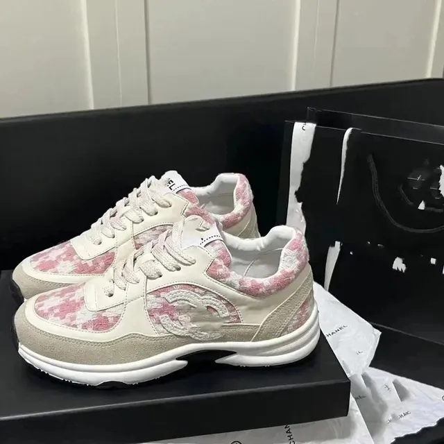 Chanel 19 Tweed Pink
