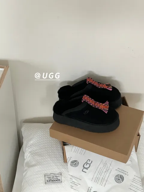 UGG Fluff Yeah Slide Tribal Strap