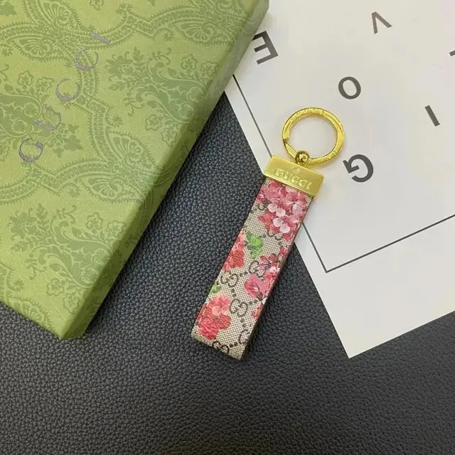 Gucci Keychain Floral GG Supreme