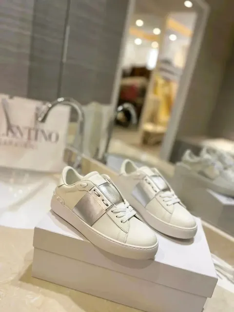 Valentino Rockstud Low White with Silver Studs
