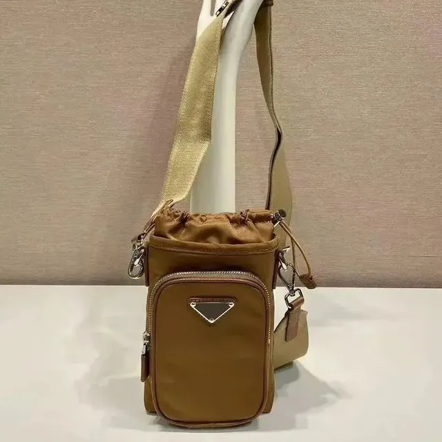 Prada斜挎棕