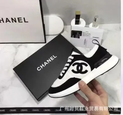 Chanel Sneaker Classic Logo