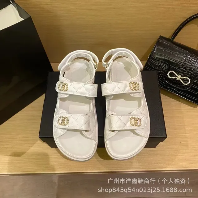 白色金扣