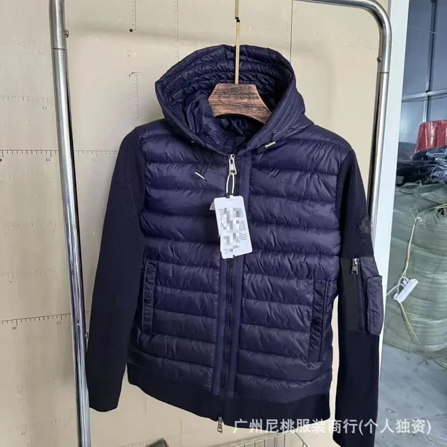蓝色连帽