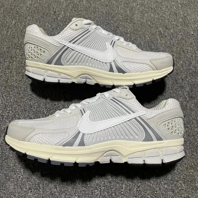Nike Air Max TN Triple White